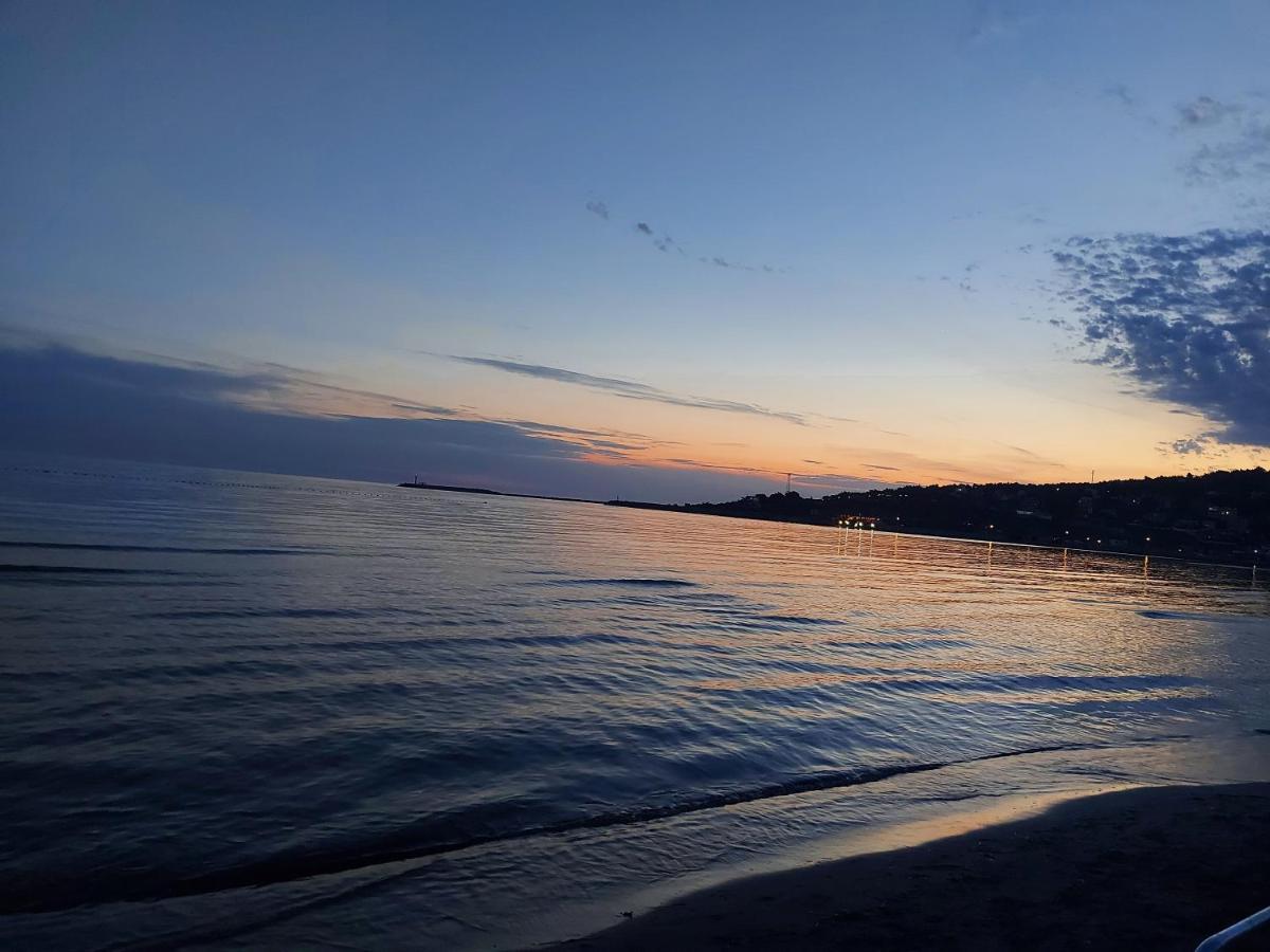 Eden Hotel Shëngjin Zewnętrze zdjęcie