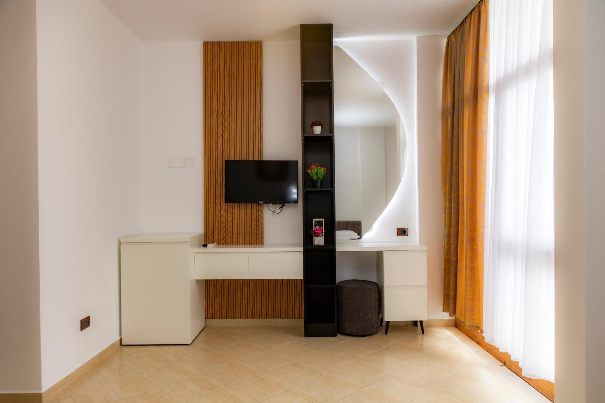 Eden Hotel Shëngjin Zewnętrze zdjęcie